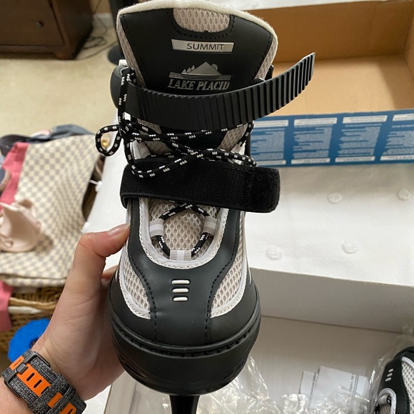 New Lake Placid boys youth ice skates size 5-8 - Picture 2 of 5